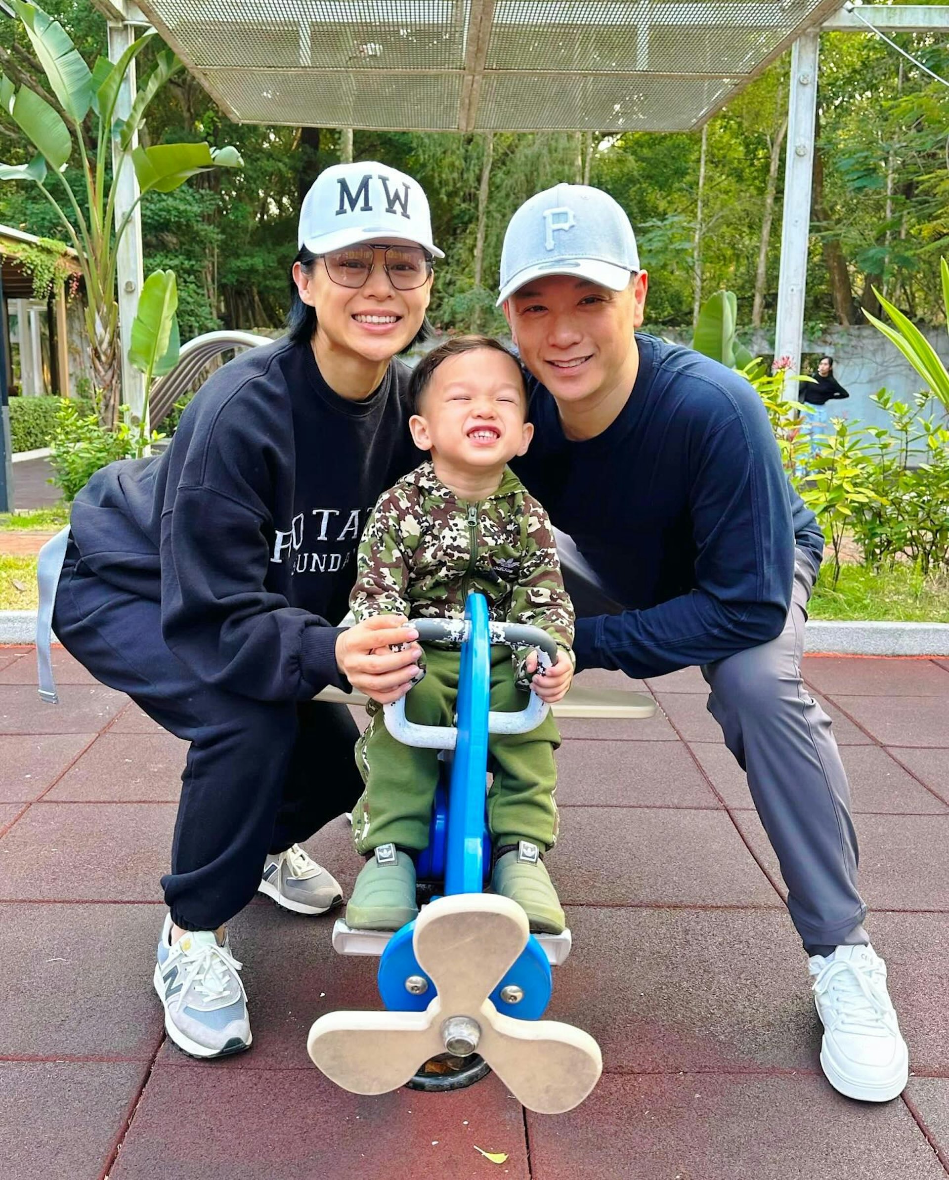 胡杏兒坦言自從有了小朋友後，難免會將所有專注力放在子女身上，而忽略了老公。