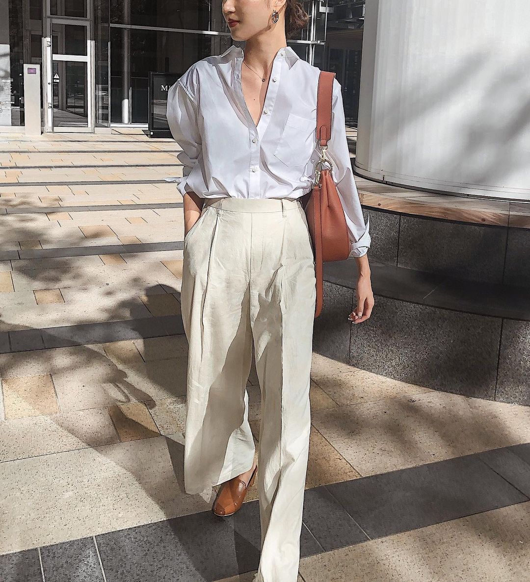 OL最愛的單品亞麻西裝褲。