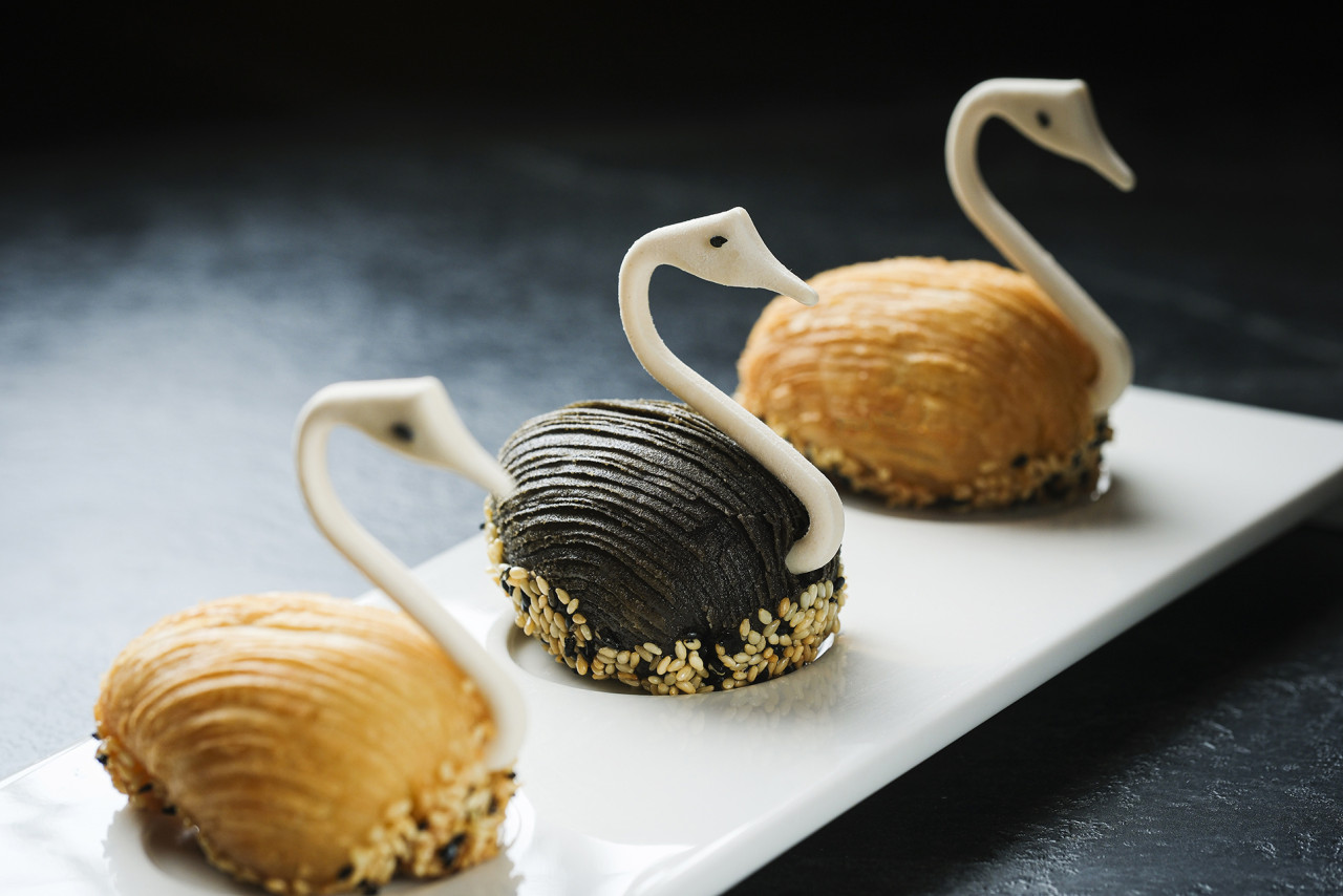 黑白銀蘿天鵝酥。