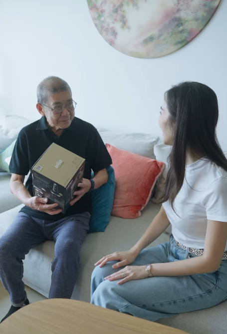 麥明詩送給老爺電鬚刨。