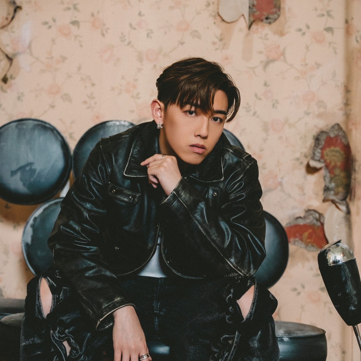 MC張天賦自小就熱愛唱歌,其唱功都是無師自通靠自己揣摩。