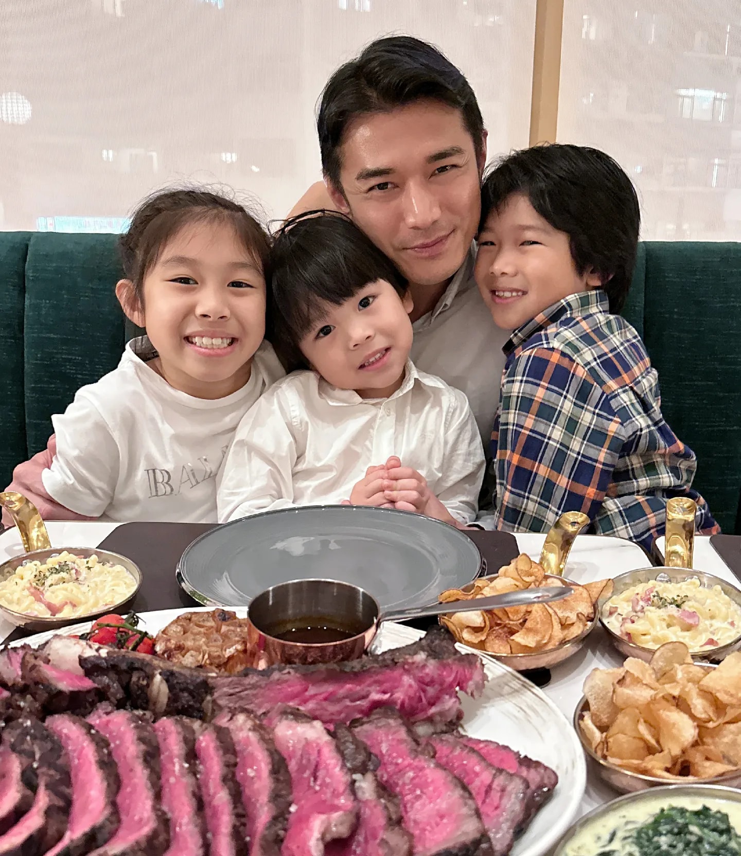 現在黃祥興有更多時間投放於家庭上，而且不時在社交平台分享分享親子日常。