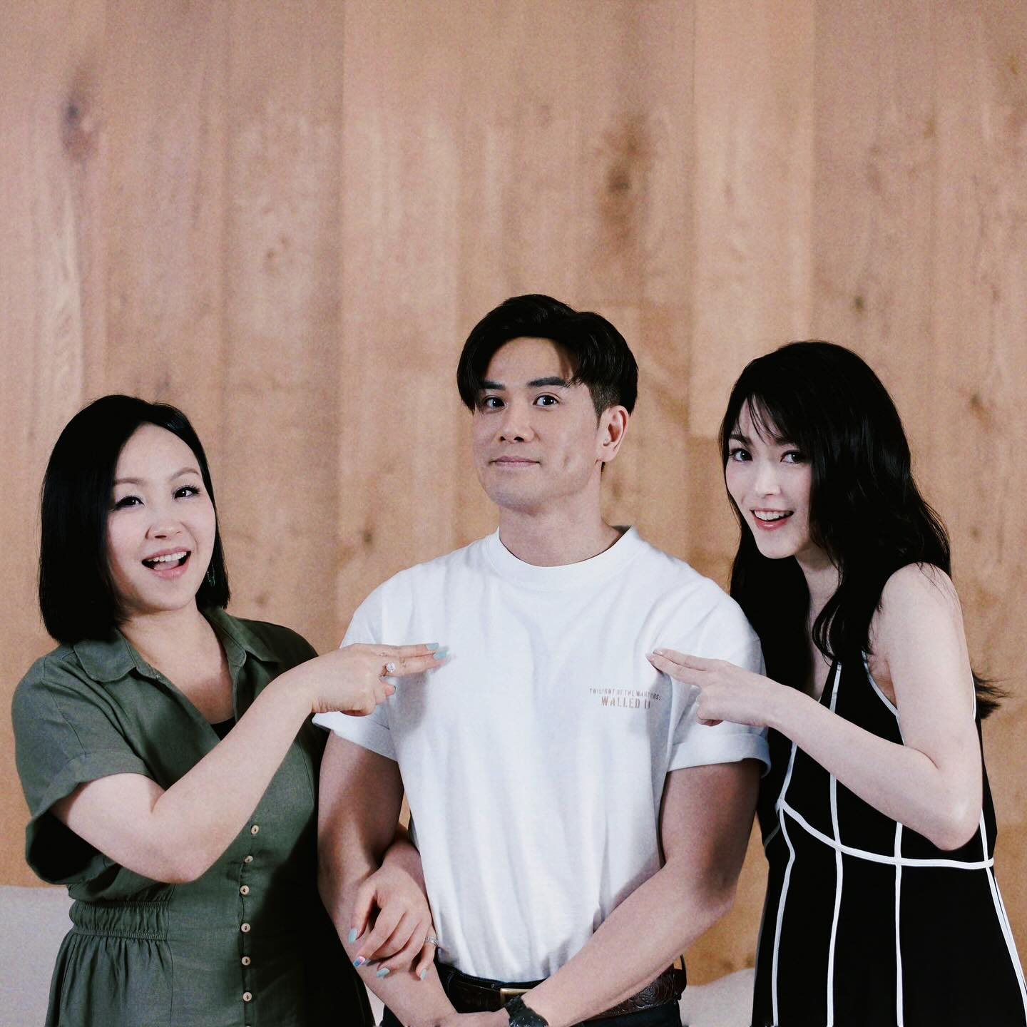 伍允龍上蝦頭與連詩雅主持的網台節目《絲打圍佬》做嘉賓。