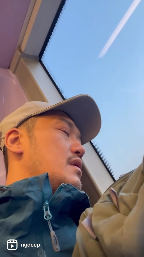 吳浩康曾分享地盤收工後坐巴士累到入睡的影片。