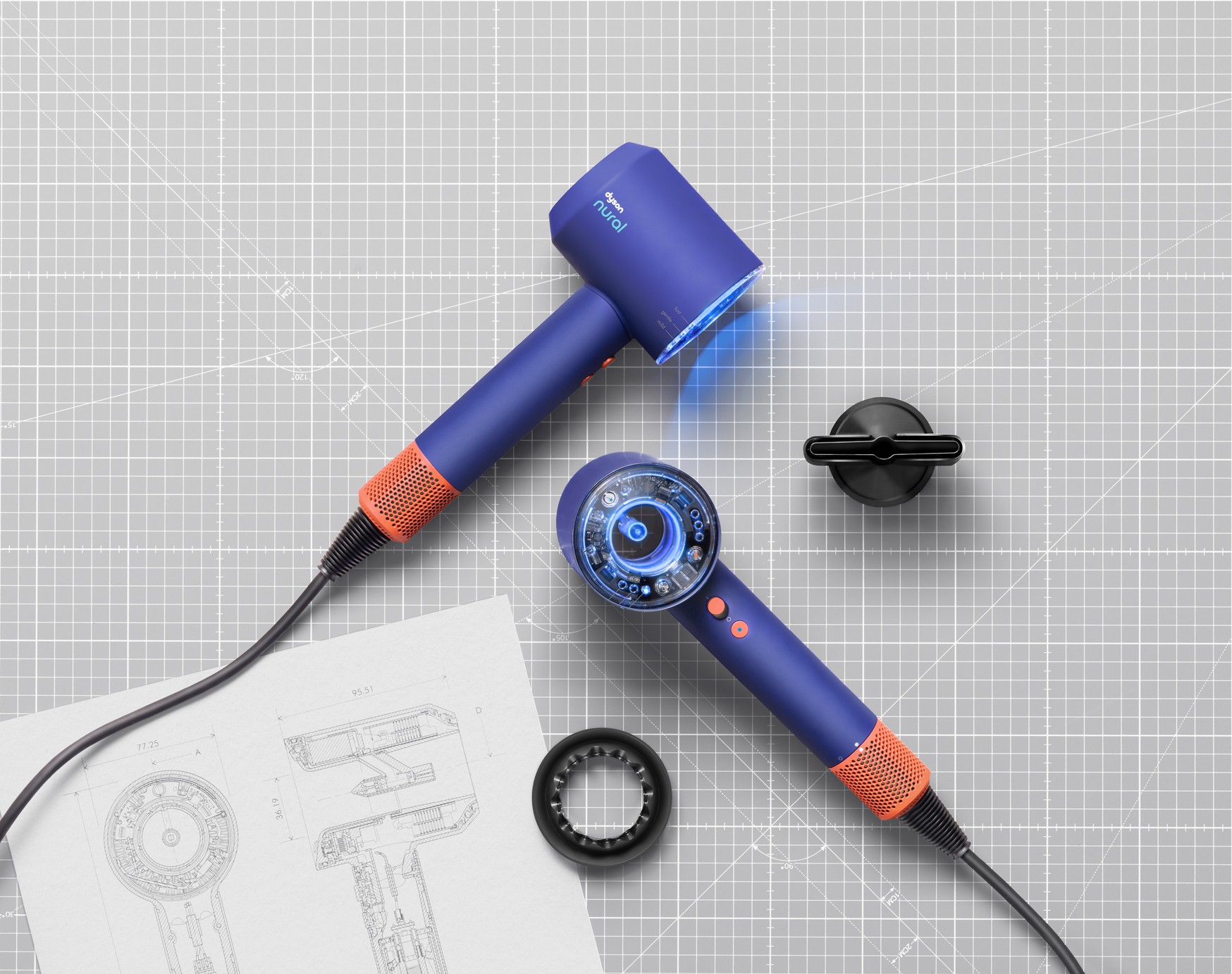 Dyson Supersonic Nural™風筒不但能好好慰勞爸爸,還可以讓「貪靚」的他輕鬆吹乾及整理頭髮,打造型格自信造型。