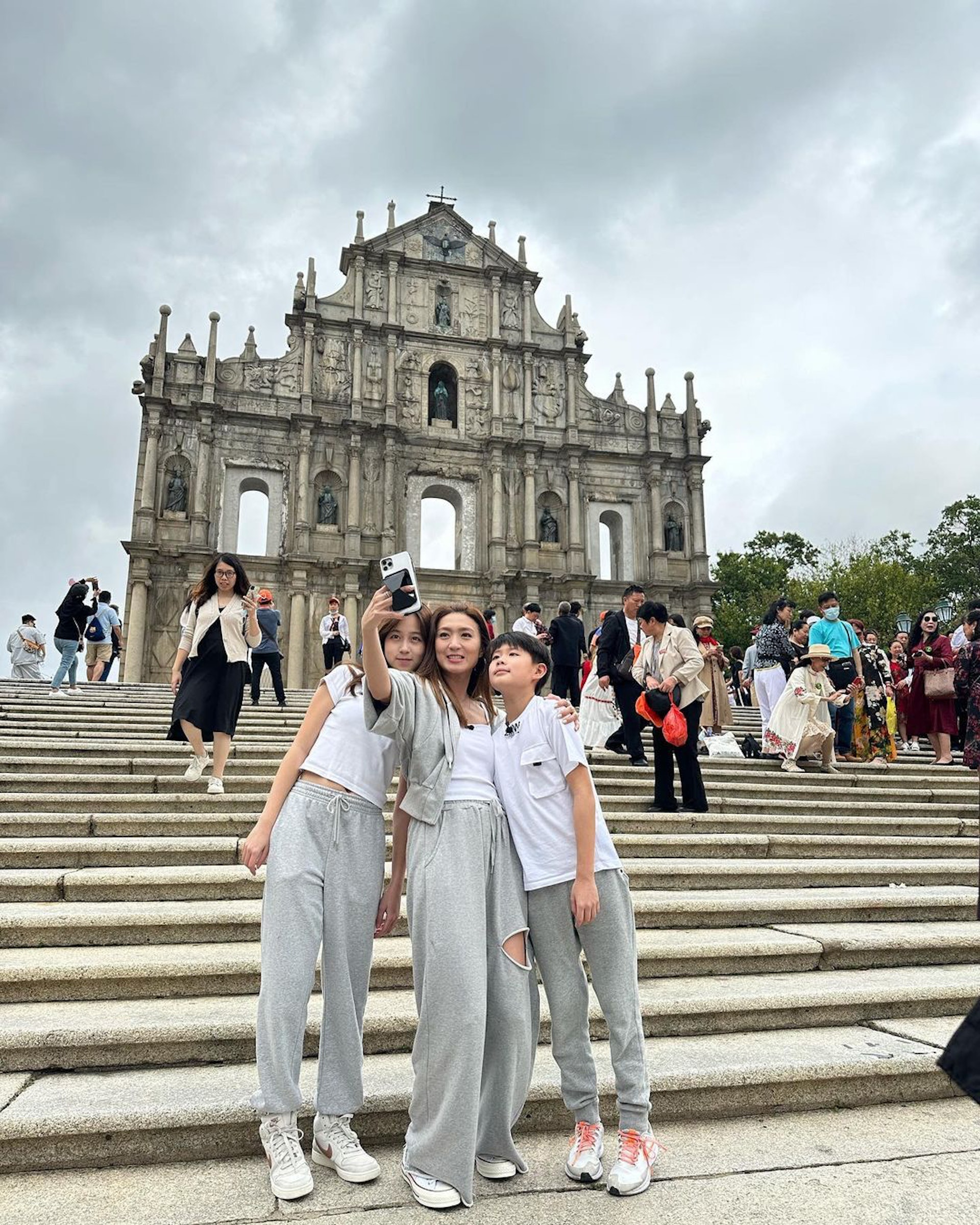 近年姚嘉妮分享的生活照未見祖輝蹤影,婚變早已有跡可尋。