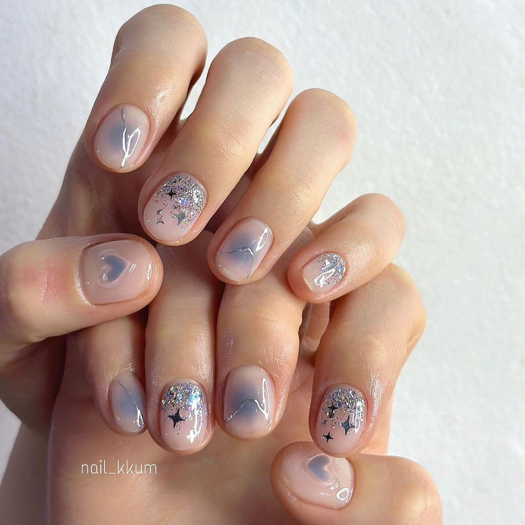 藍色夜空美甲。