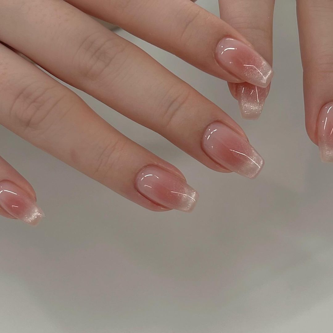 亮片漸層美甲。