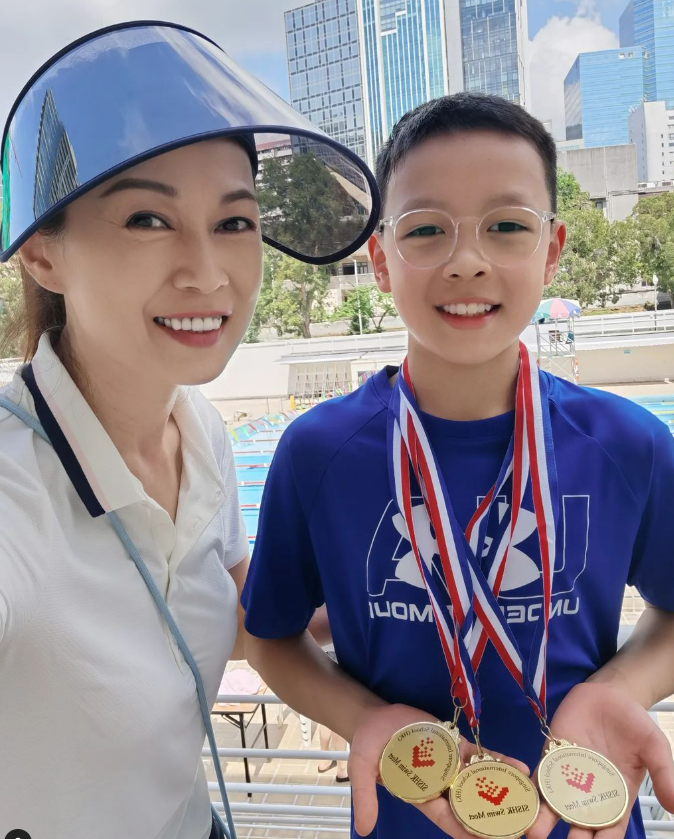 Evan曾奪得不少獎項，是一位「小飛魚」。