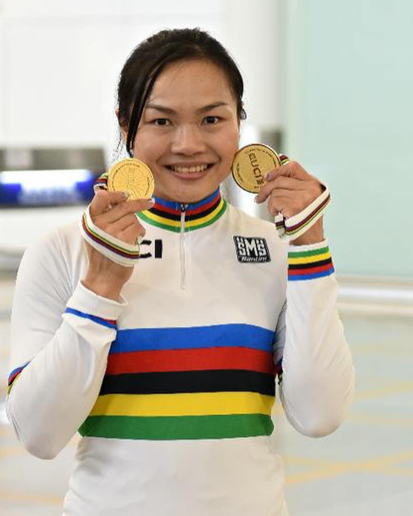 李慧詩成為香港首位女子單車世界冠軍，成功披上「彩虹戰衣」！