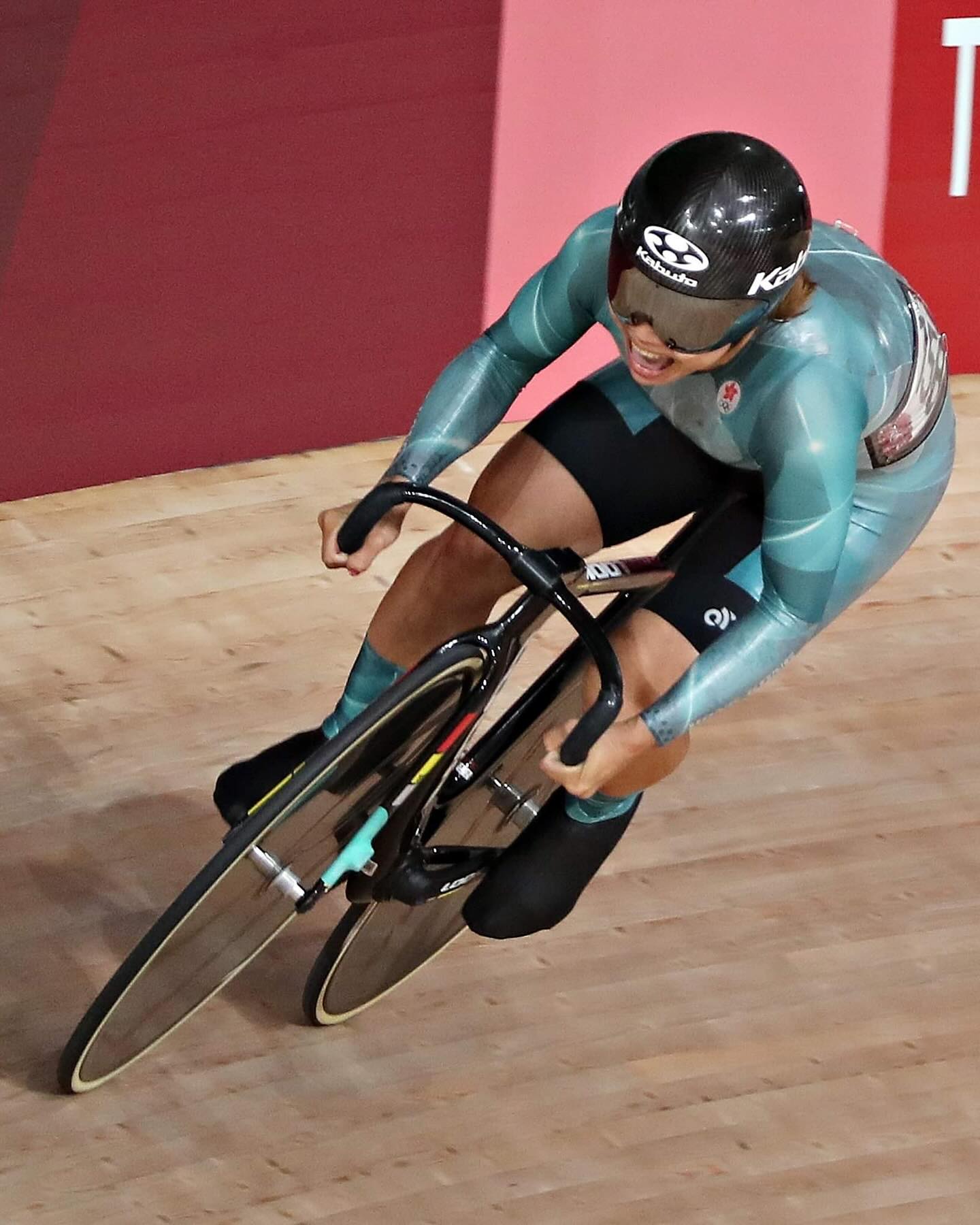 「牛下女車神」李慧詩。