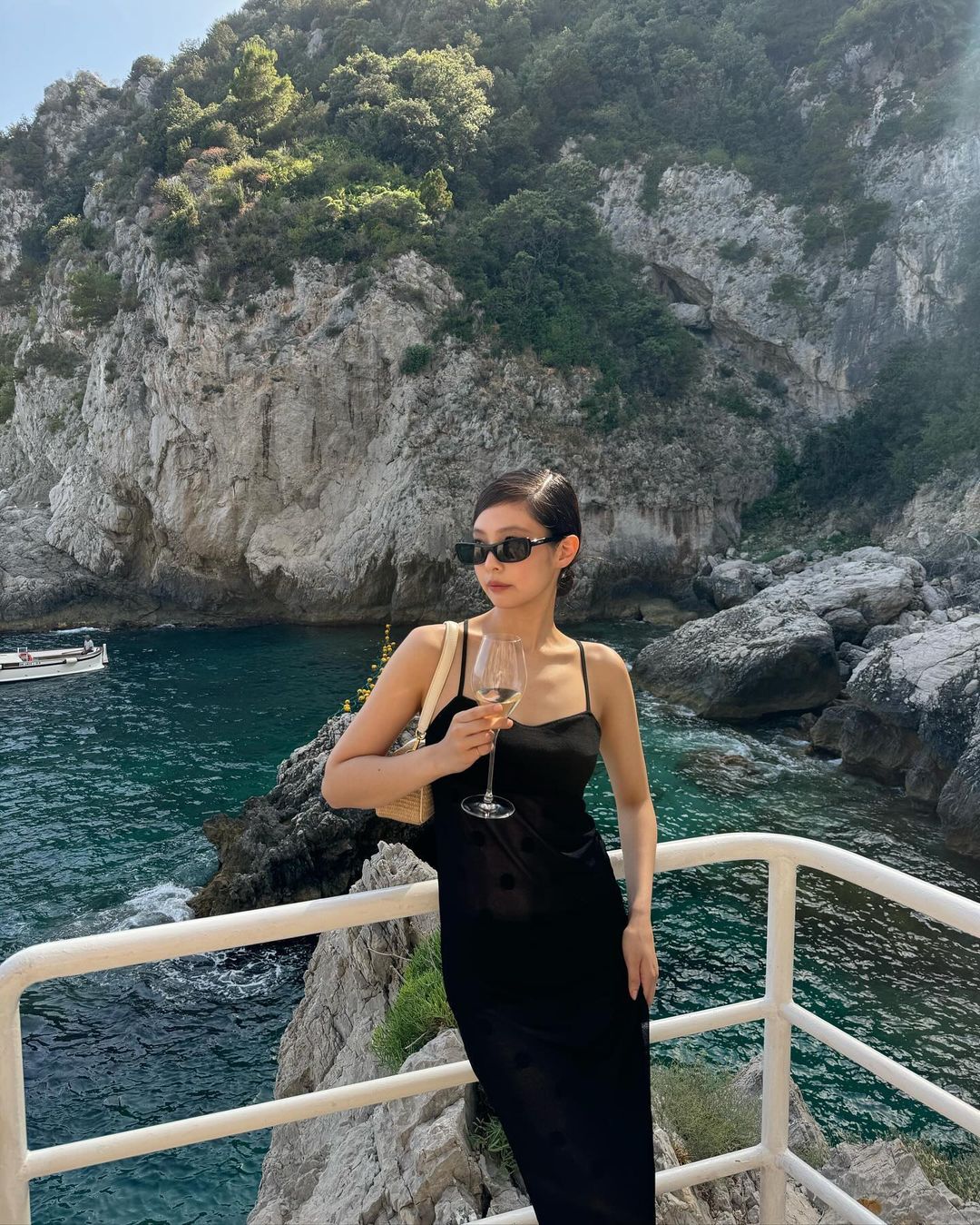 夏天的陽光強烈,紫外線(UV)對頭髮和頭皮的傷害不容忽視。