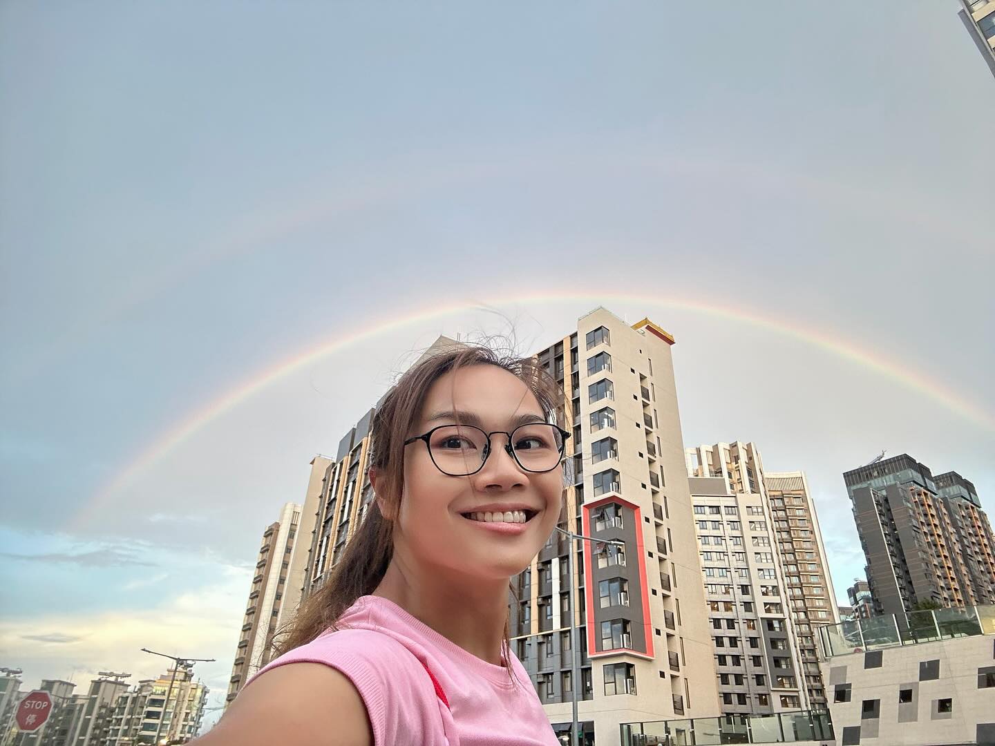 李慧詩不怕辛苦，憑著堅毅和努力不懈的精神，一步一步爬向世界頂峰。