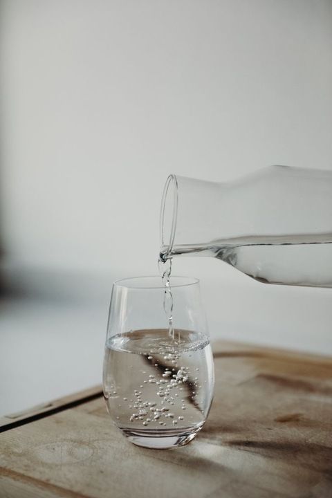 每天應飲用足夠的水，尤其是在高溫天氣下，更要注意多喝水。