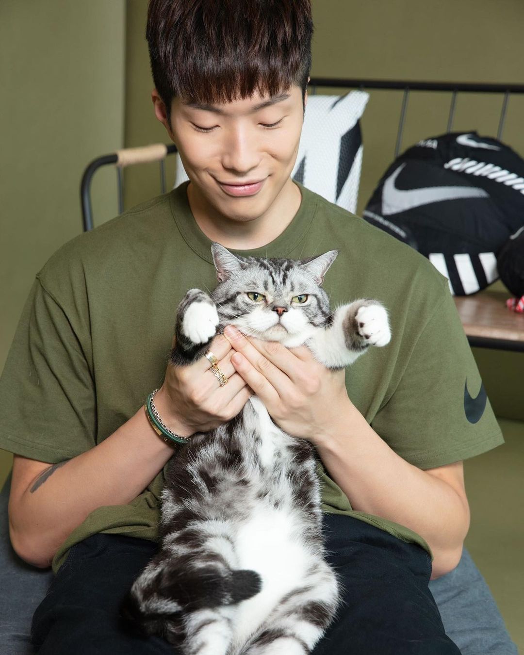 原來是超級貓奴。