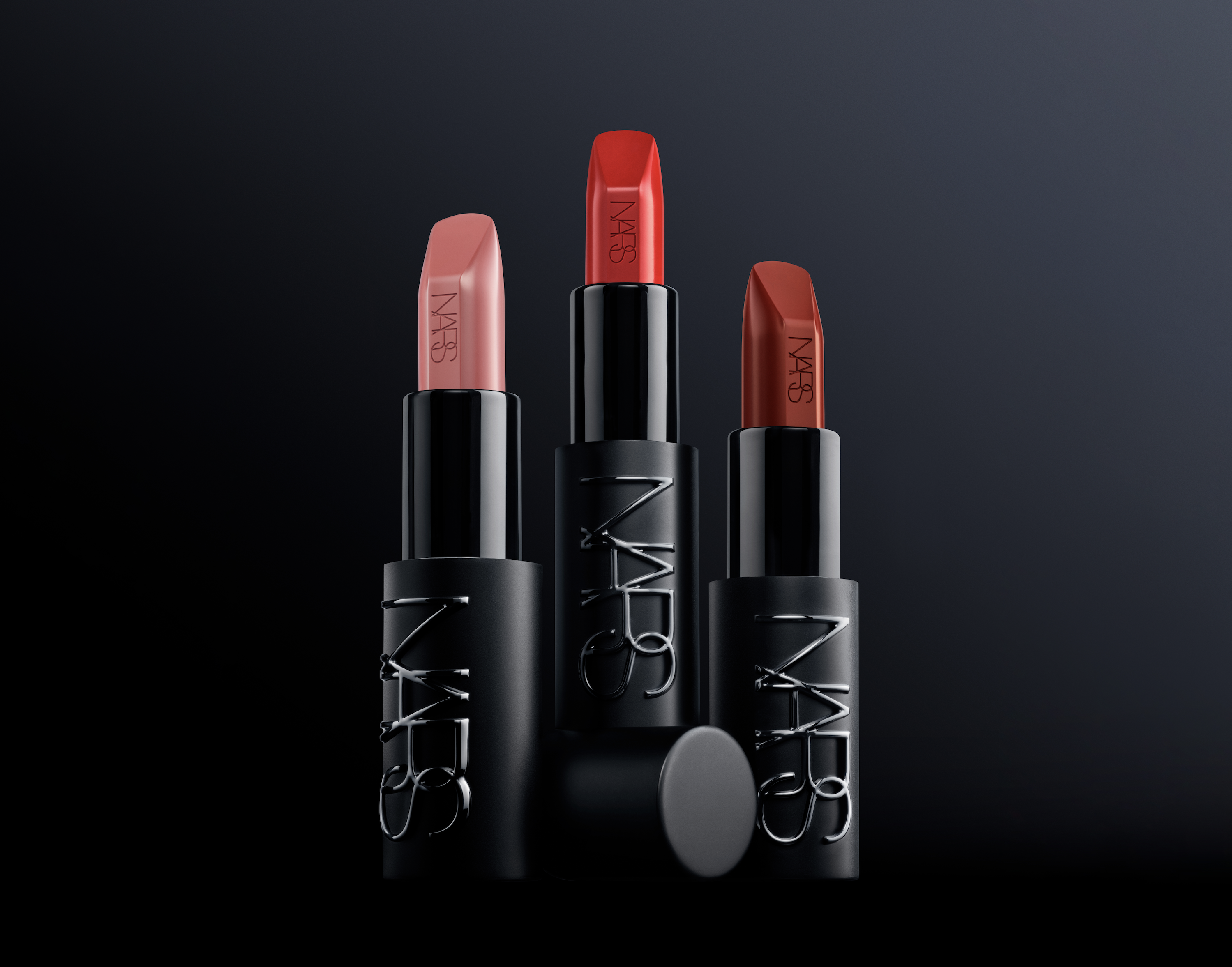 NARS 赤吻緞光唇膏 $330;赤吻緞光唇膏外殼(8月1日起發售) $130