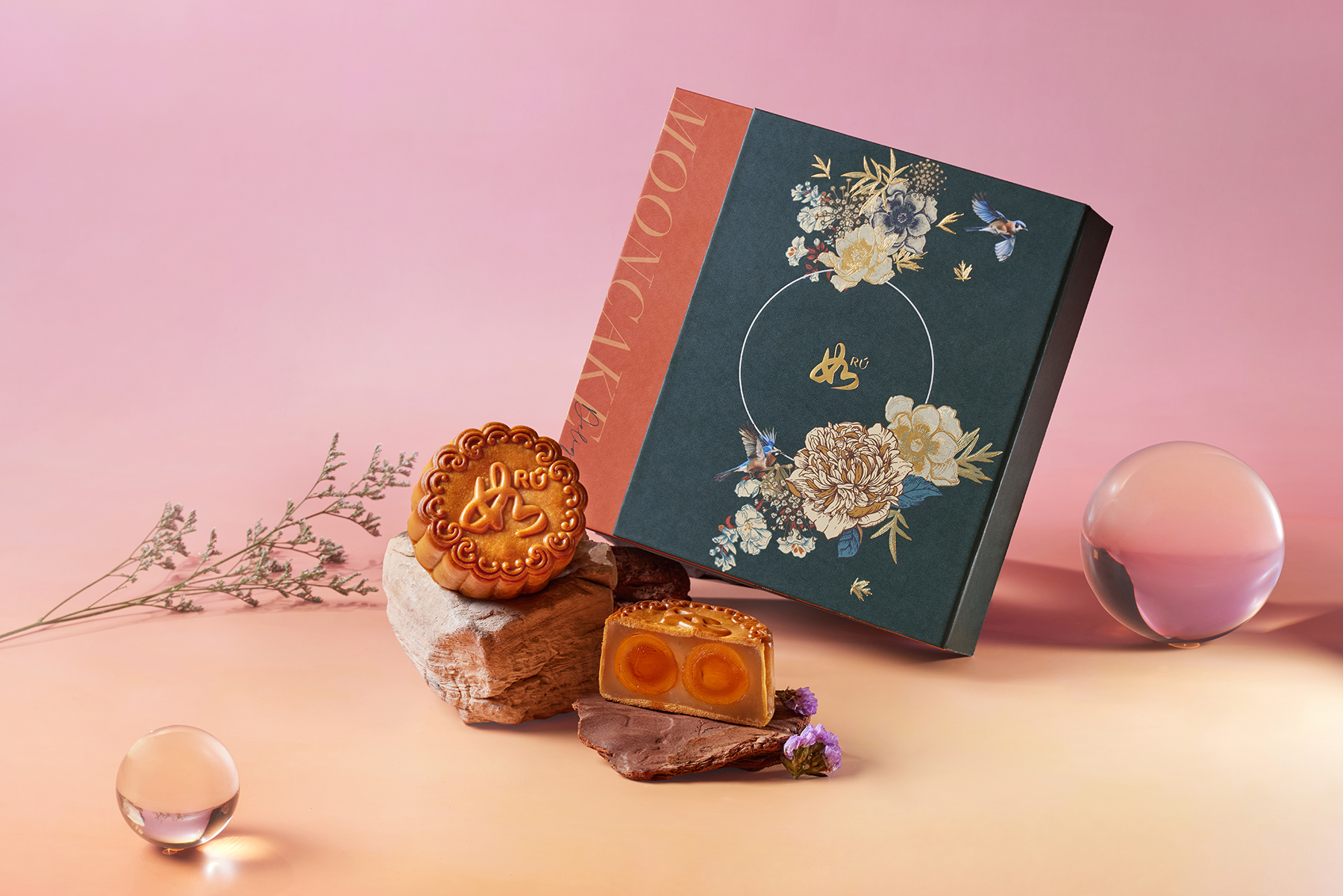 雙黃白蓮蓉月餅。