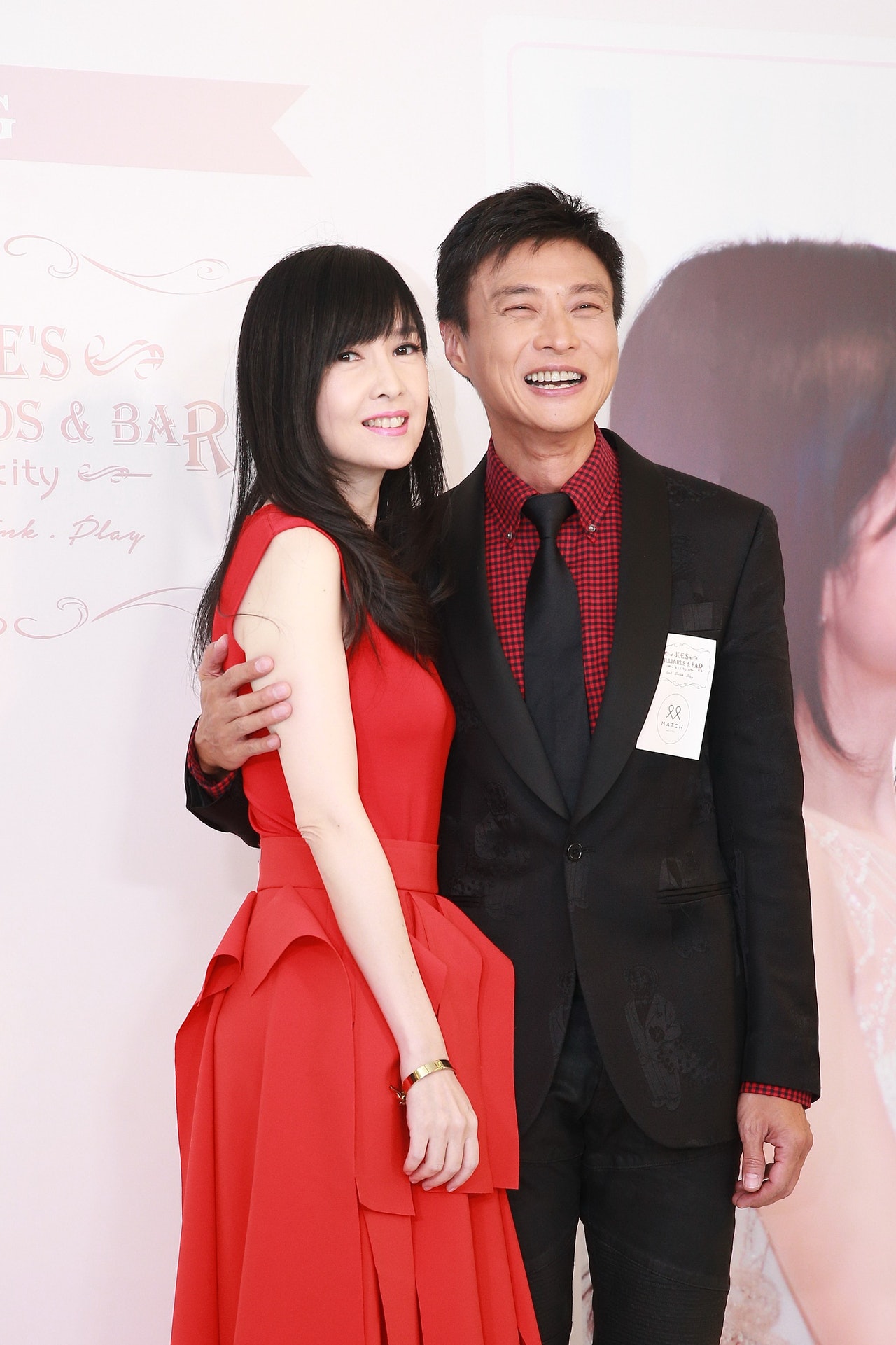 周慧敏與倪震的外貌匹配而被外界視為金童玉女。