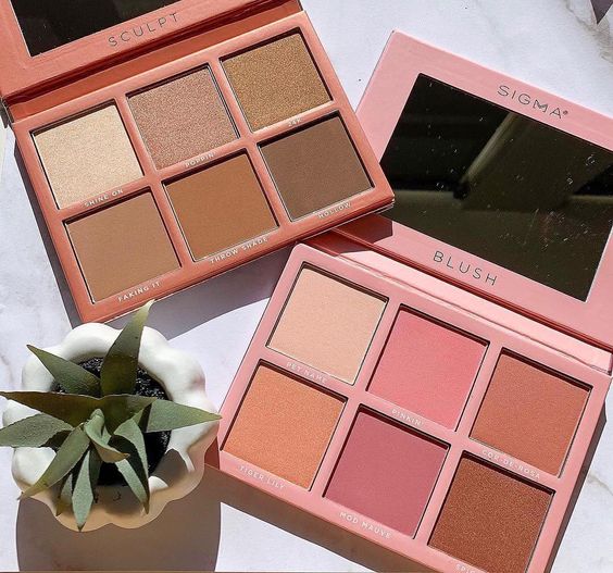 大地色眼影盤百搭又易上手，是日常妝容的必備顏色。