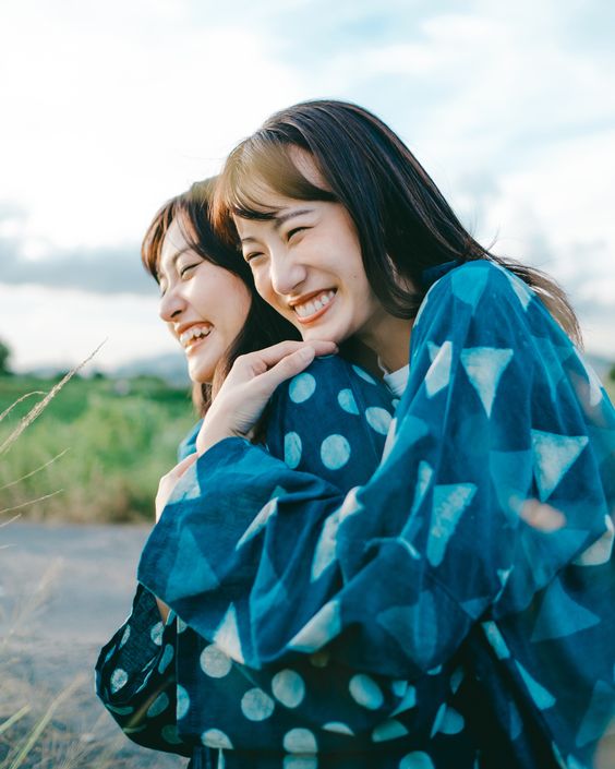學會傾聽和理解閨蜜的感受,並給予適當的支持和安慰。