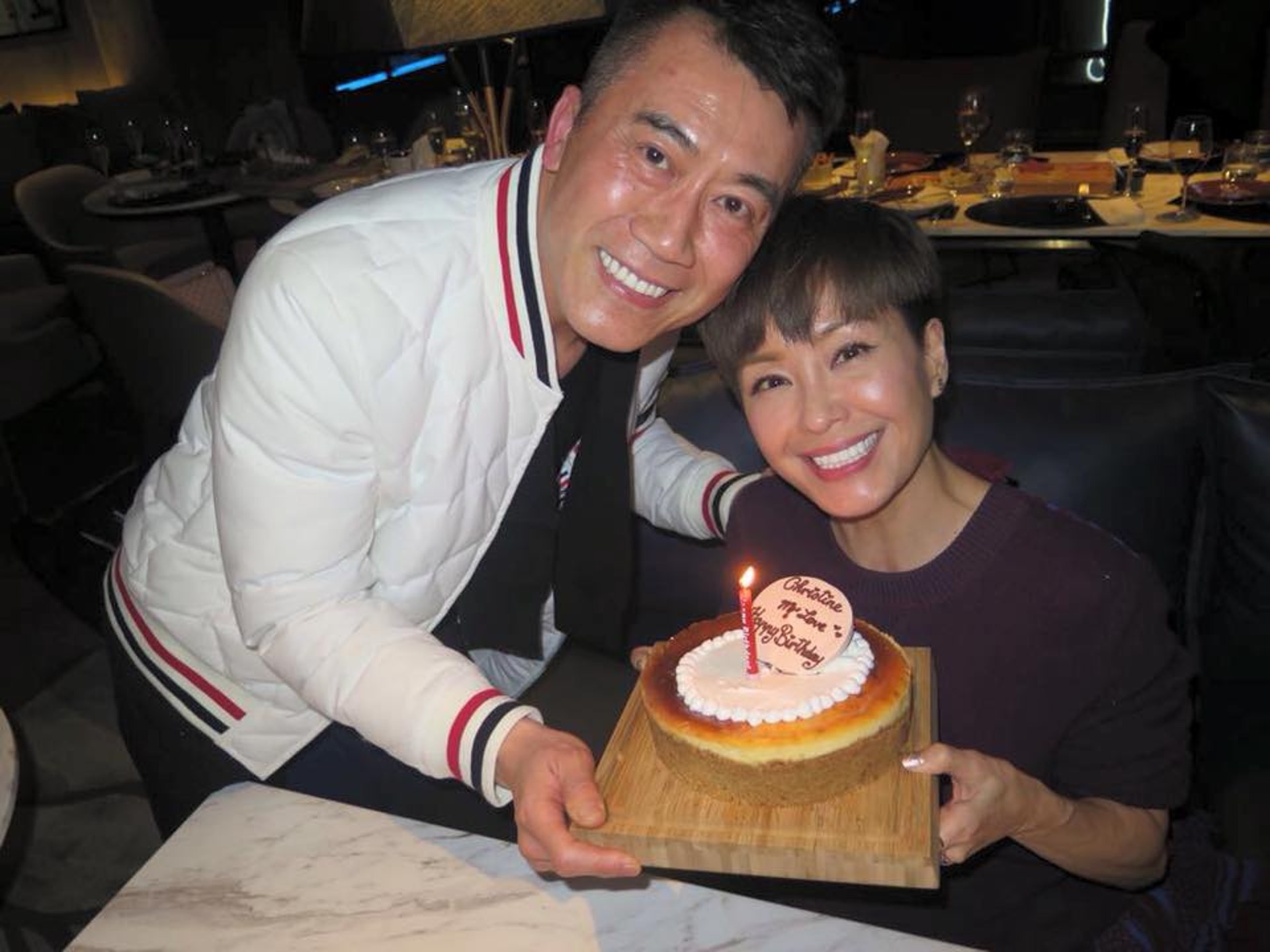 2016年，伍詠薇的老公練海棠被影到與長髮女車中蜜會，她大方回應獲讚好老婆。