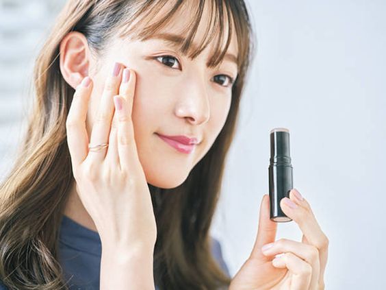 多用途胭脂筆不但能作為胭脂使用，同時可當作唇膏和眼影，一物多用。