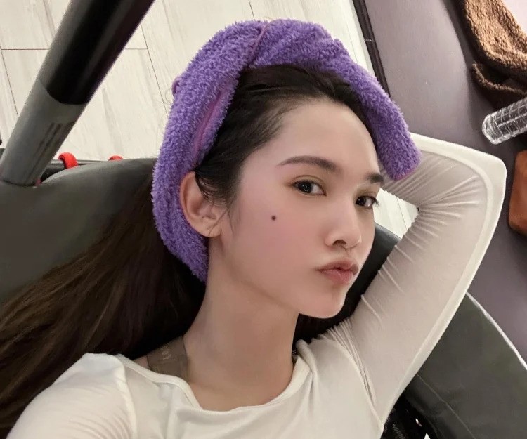 很多人洗完頭後直接用毛巾包著頭髮。