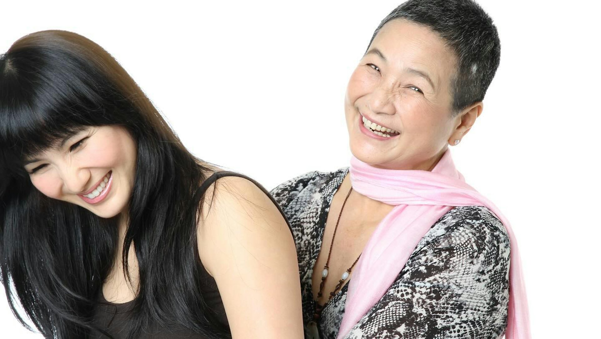 鄭佩佩婚後跟隨老公在美國生活20年，並育有三女一子。