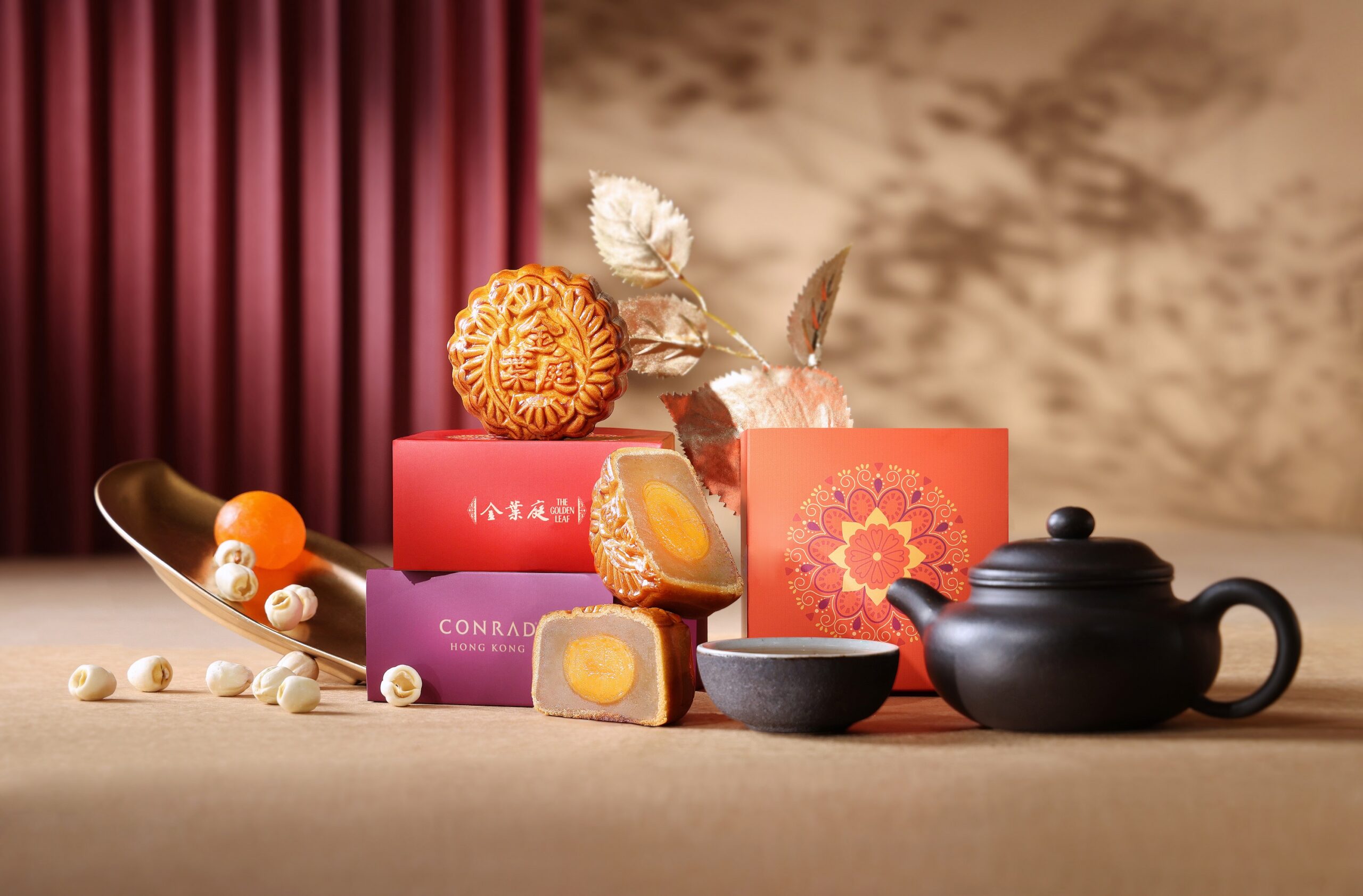 傳統白蓮蓉蛋黃月餅。