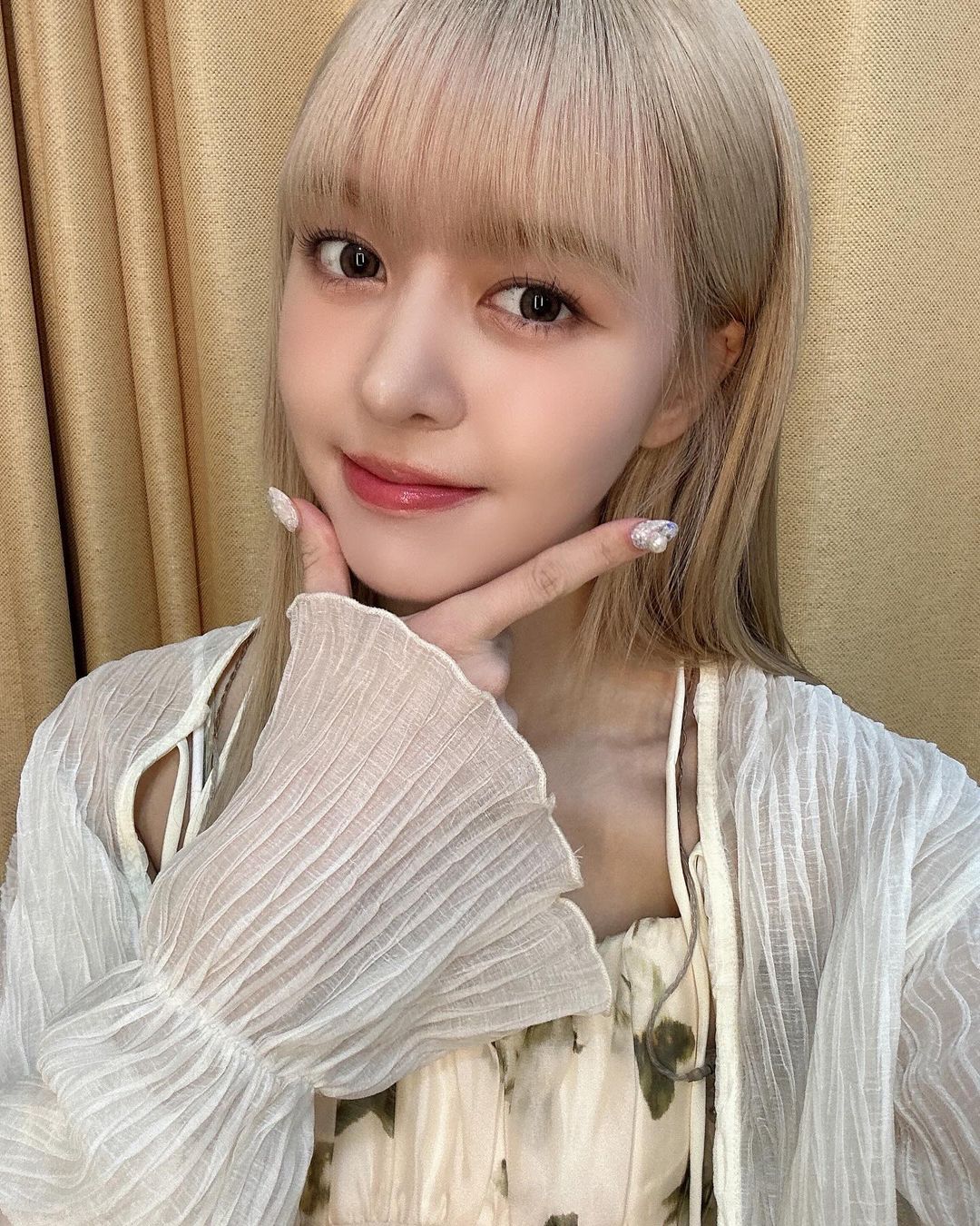 今年夏天的眼妝不妨選擇以輕透裸妝為主