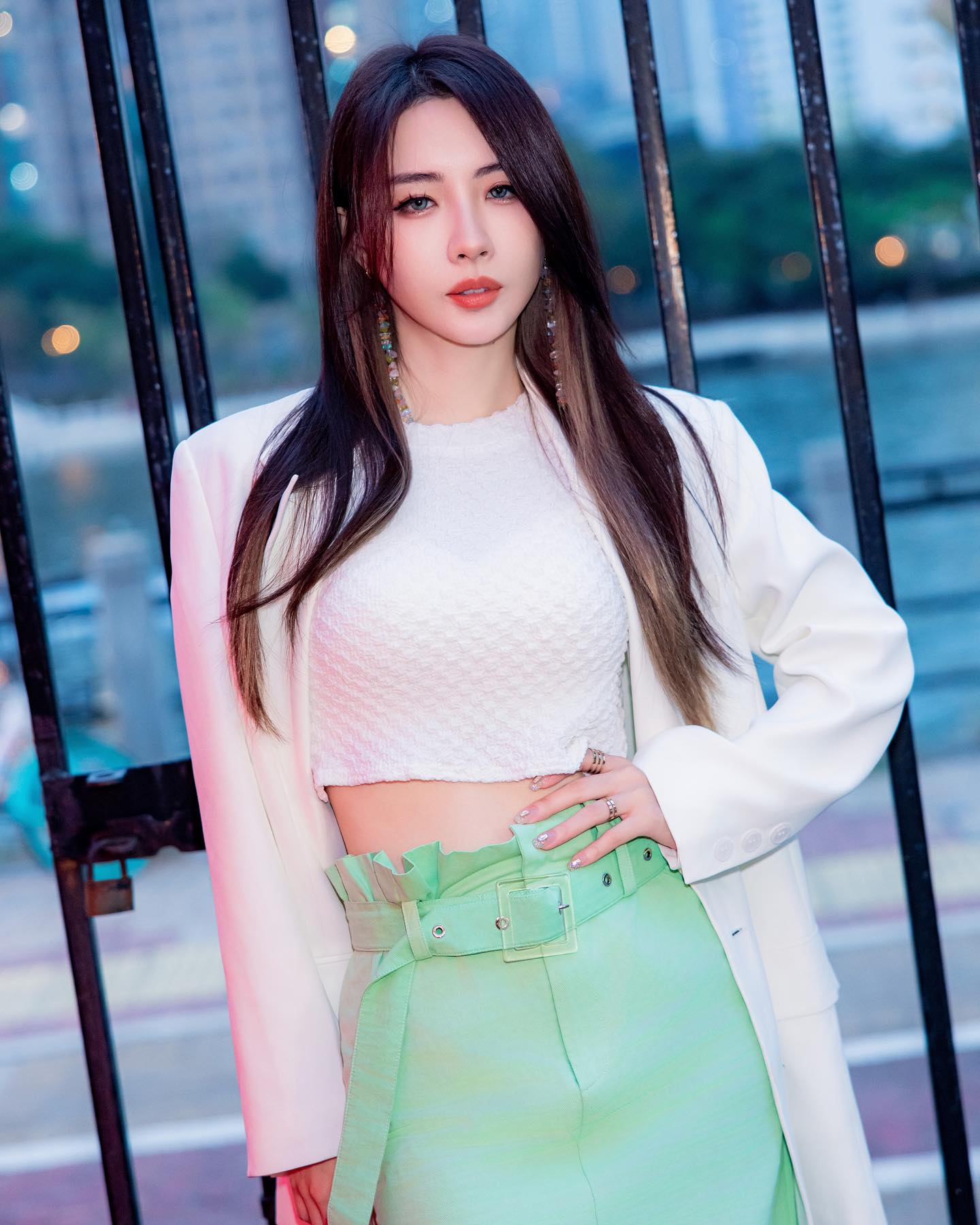 不少網民認為保錡送糖水的對象是菊梓喬。