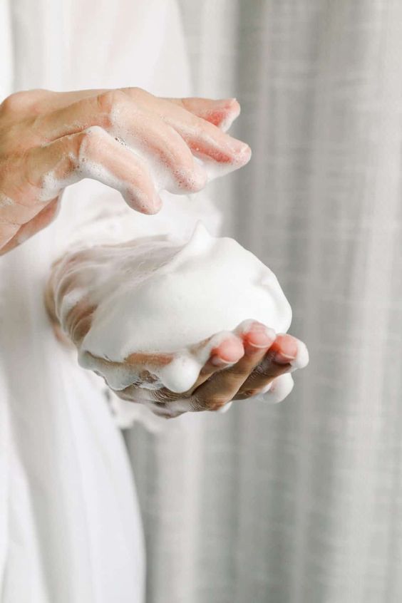 使用護色洗頭水。