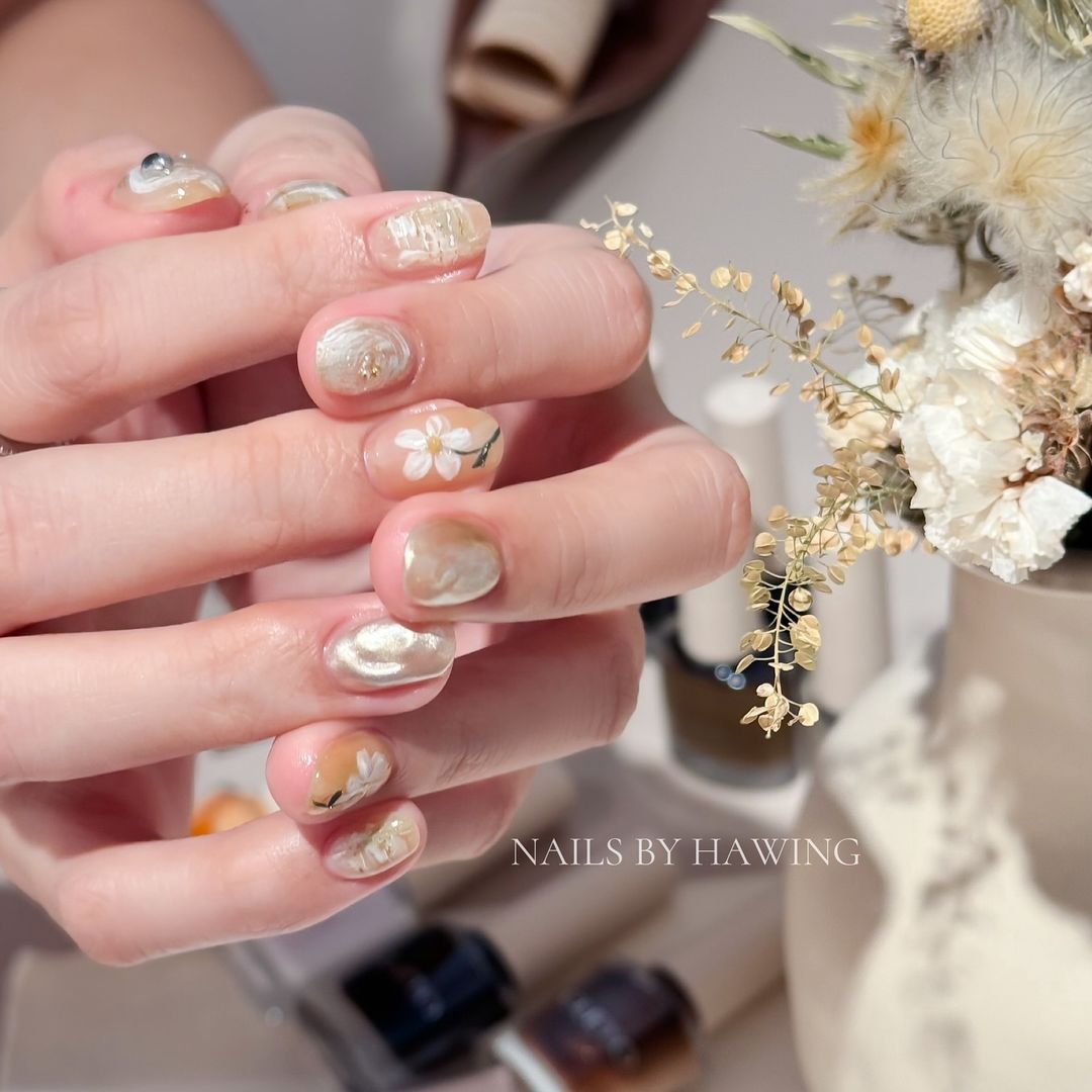 Hawing's Nail主打多種色彩打造的「隨性暈染風格」。