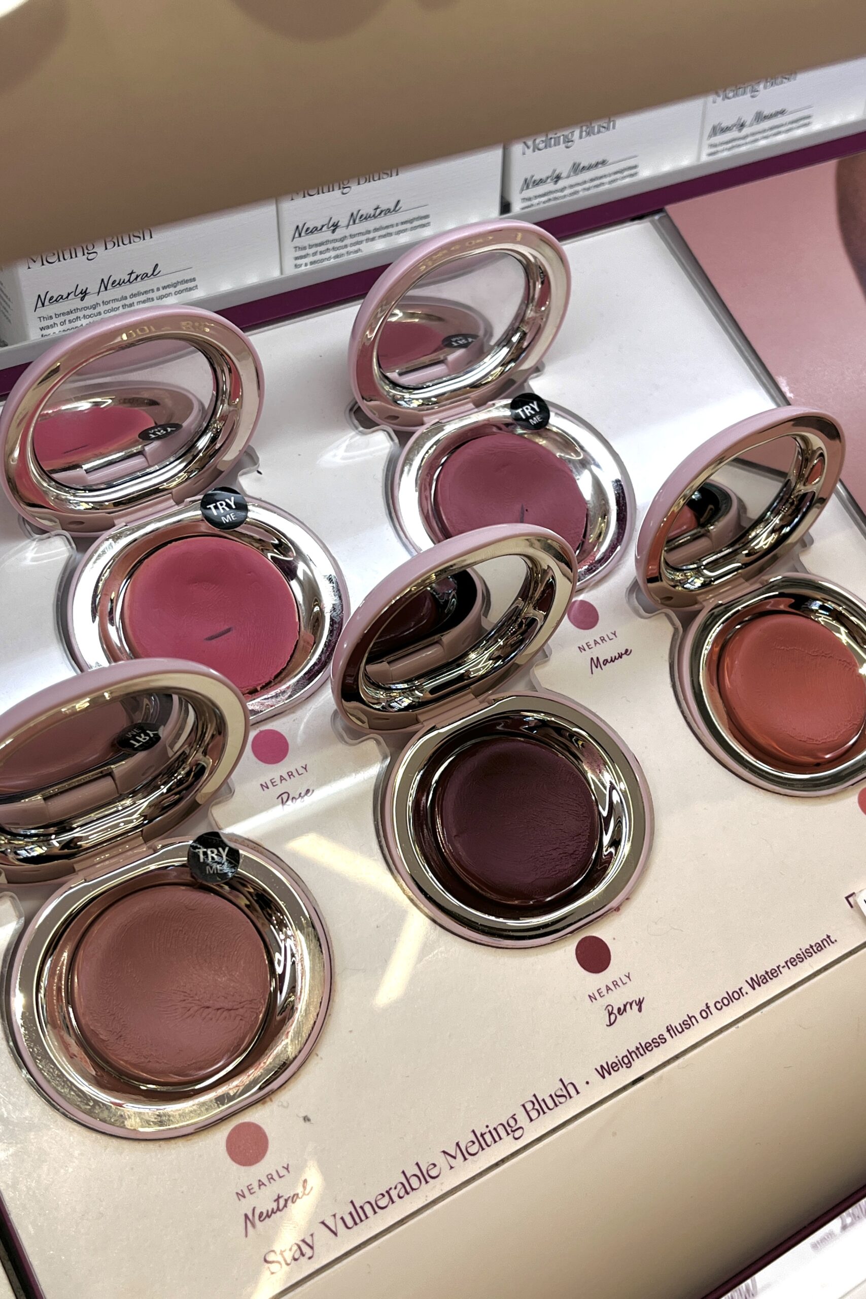 Sephora 色號齊全。