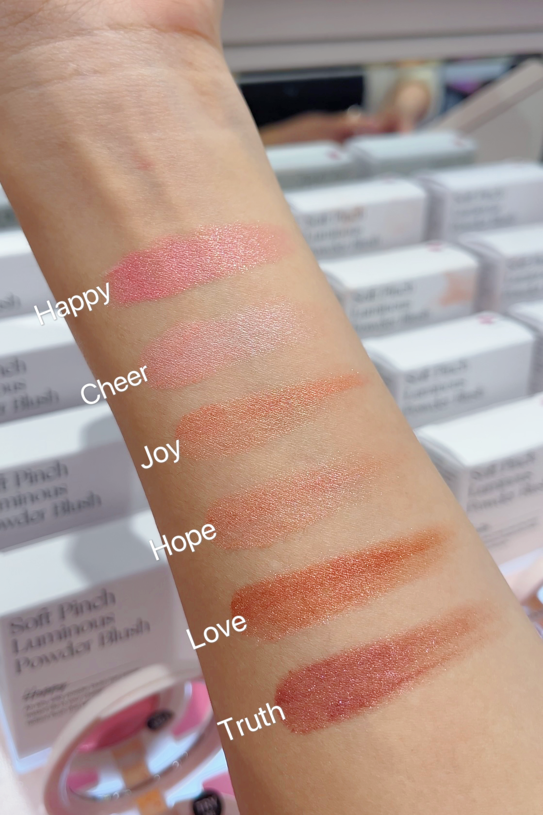 新品胭脂顯色度很高。