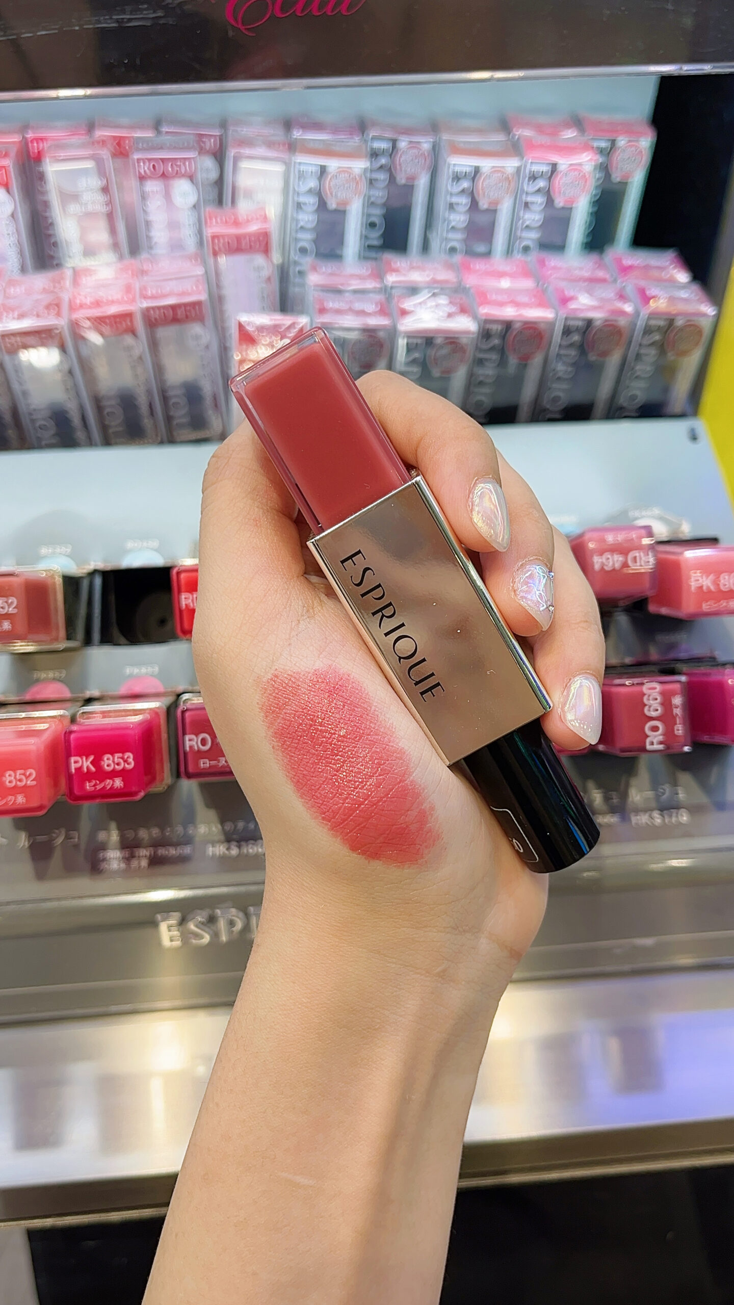 久持顯色令你有完美妝容。