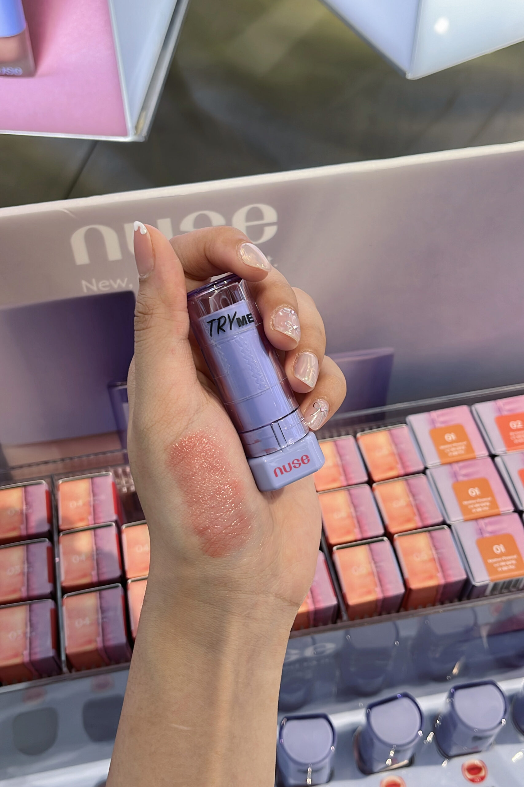 潤唇膏保濕成分令雙唇更滋潤。