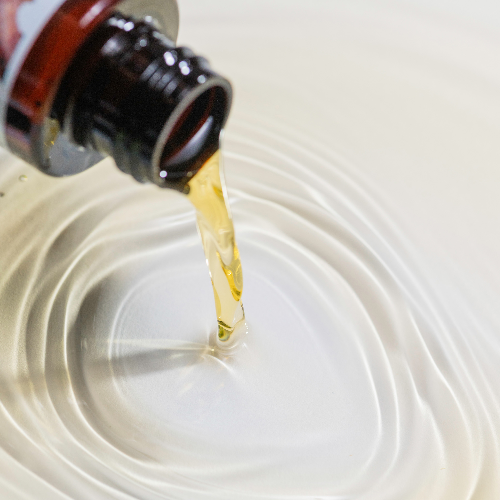 金雞納及有機雪絨花防脫育髮精華經科研實證測試超過1,248次，只要連續使用1個月，有效育成3,000條新生頭髮¹﹐²！