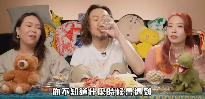 何慶湘答不知何時會遇到另一半,而她回覆時,鄭中基在飲酒。