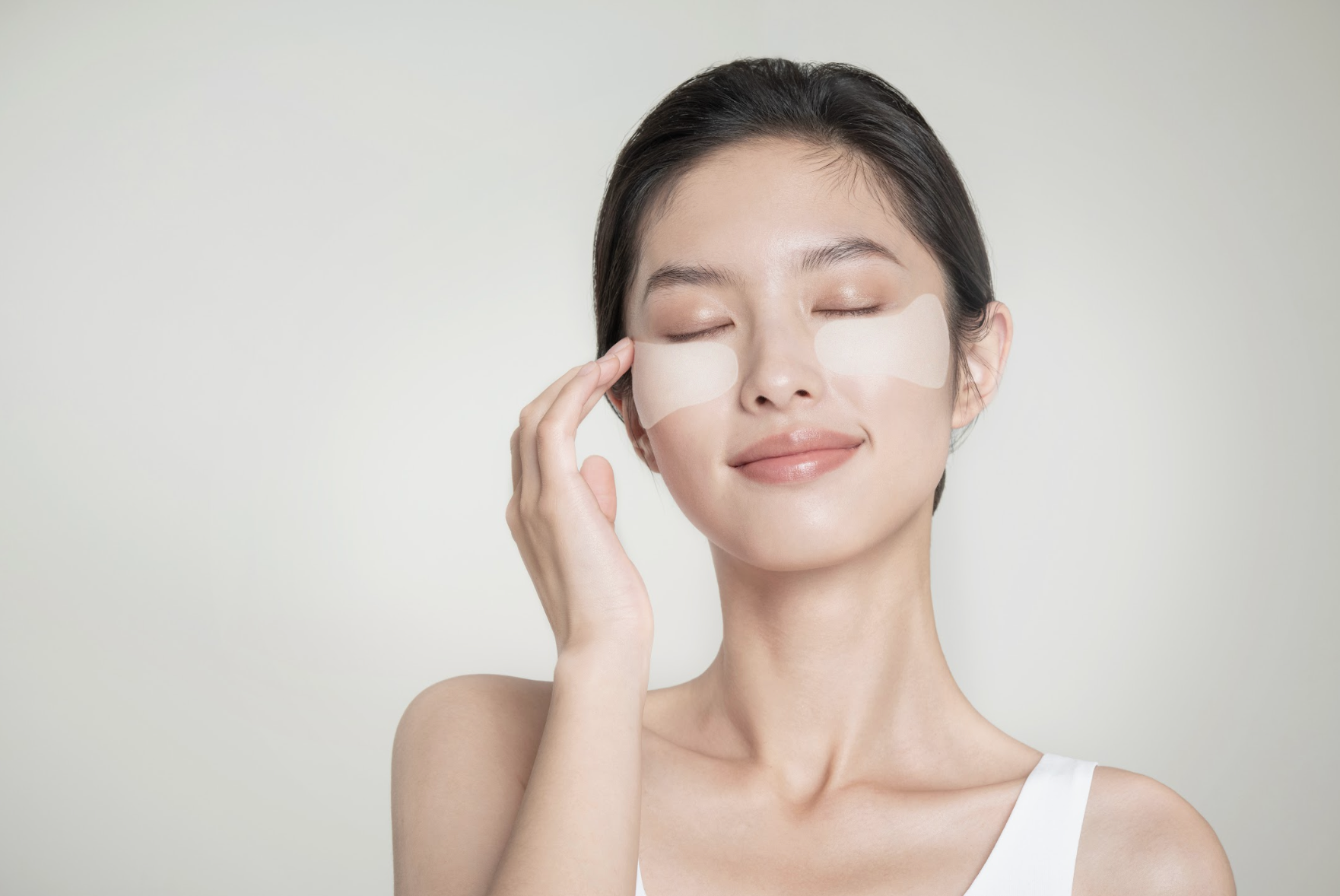 需結合以草本原液「調配」的custom-blended eye expert essence使用。