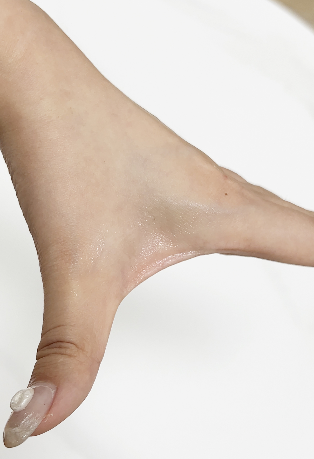 遮毛孔效果:有滋潤效果,霧化毛孔,遮蓋細紋。