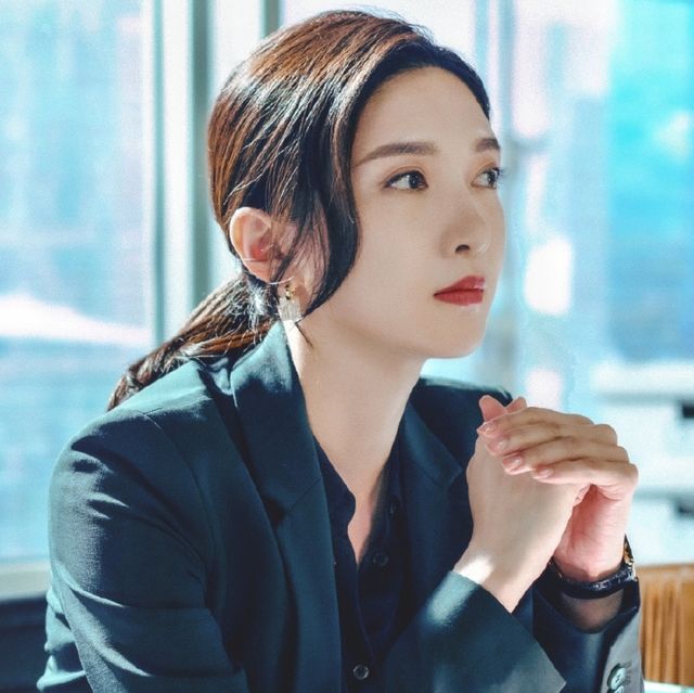 獅子座在處理工作壓力時表現堅定和自信。