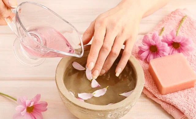 做完美甲10小時內不能長時間泡水。