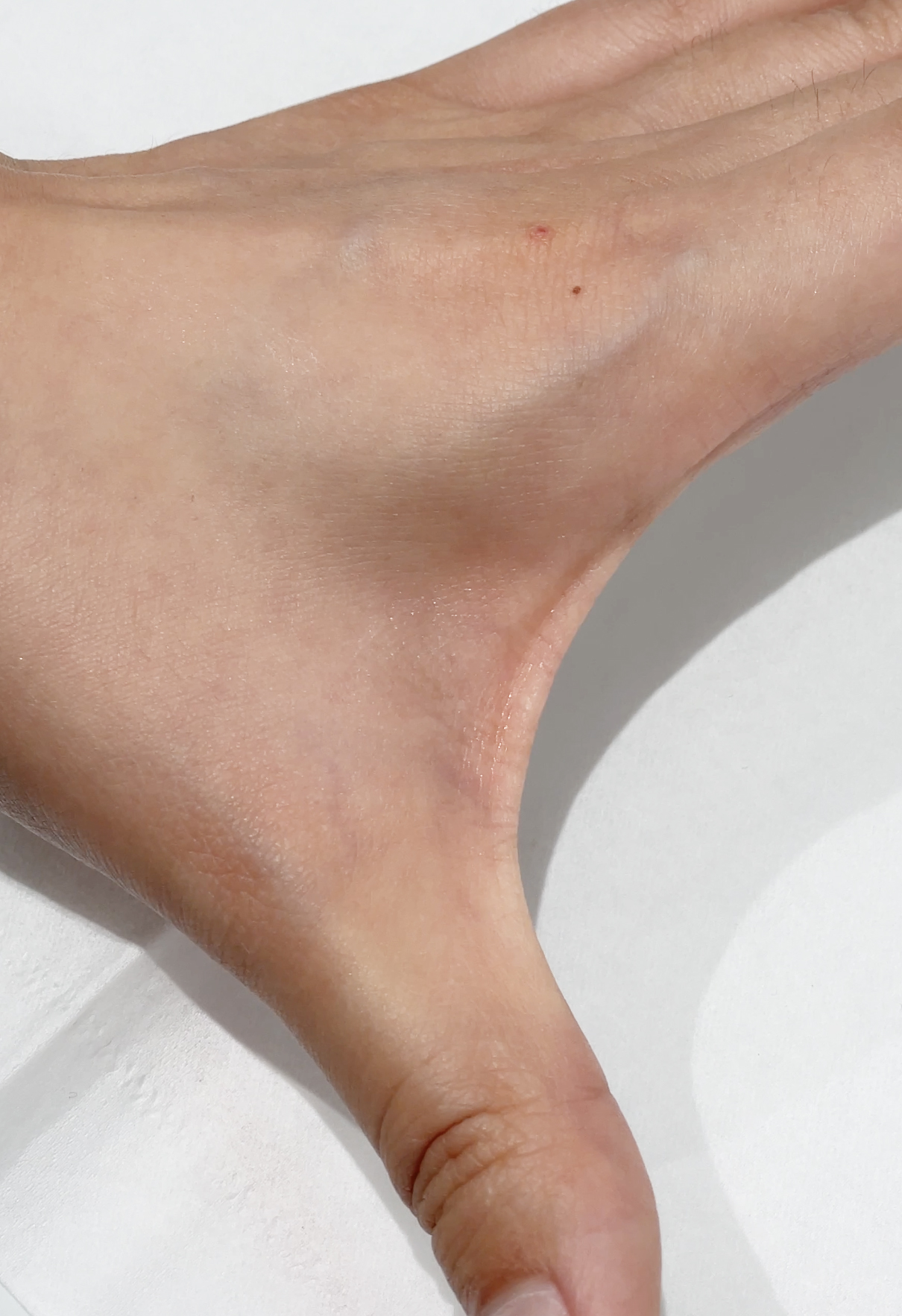 遮毛孔效果:具柔焦效果,能夠隱形毛孔及細紋。