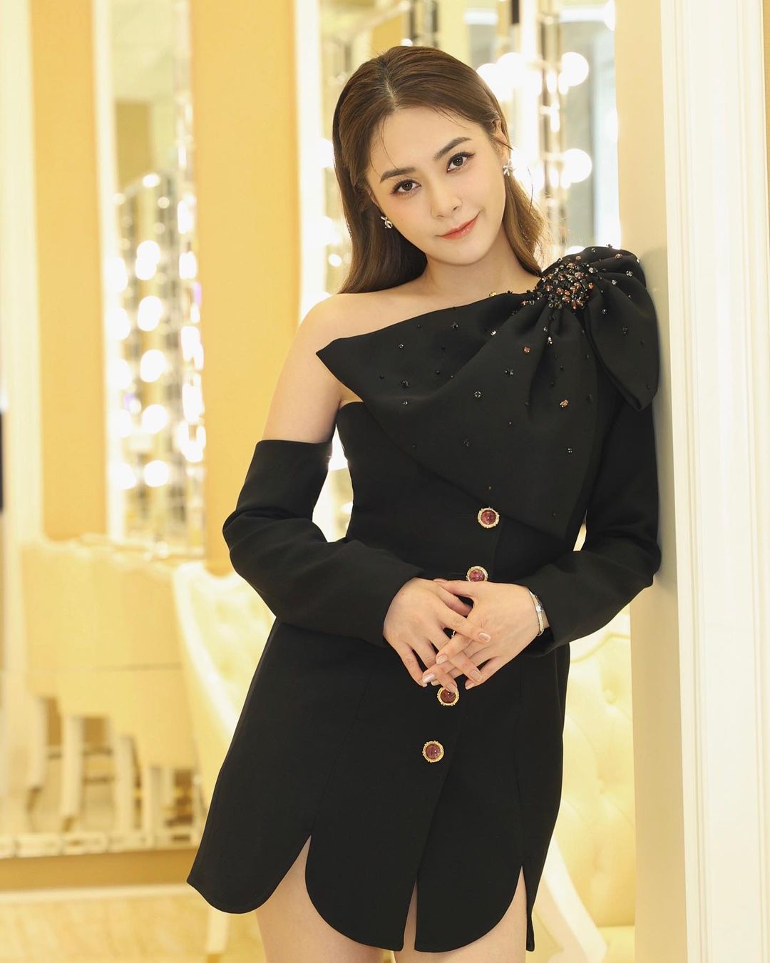 阿嬌隨後在社交平台大晒靚相表示自己的身材依然顯瘦。