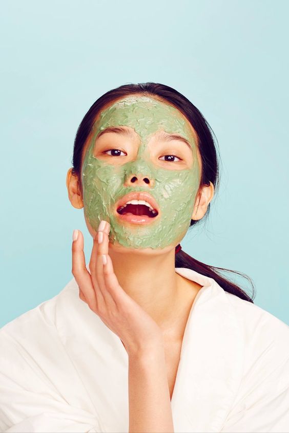 去角質面膜能幫助去除皮膚表面的老化角質層，促進皮膚的新陳代謝。