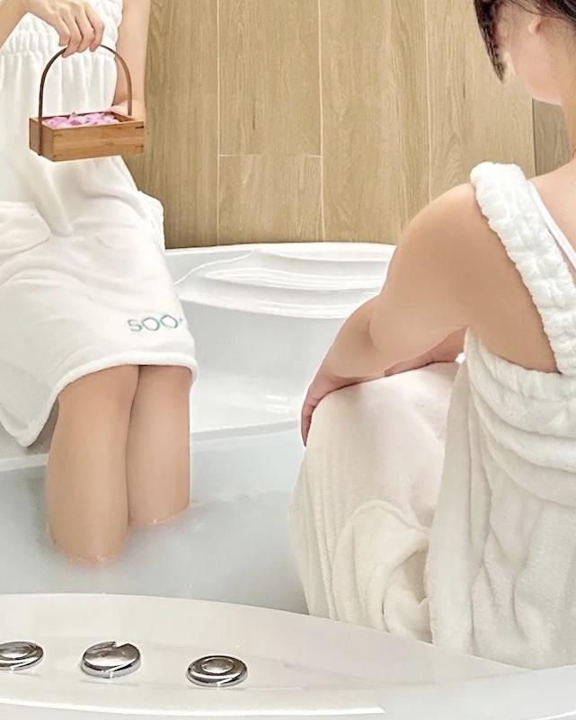 無論獨享還是約閨密都超適合的環形大浴缸。