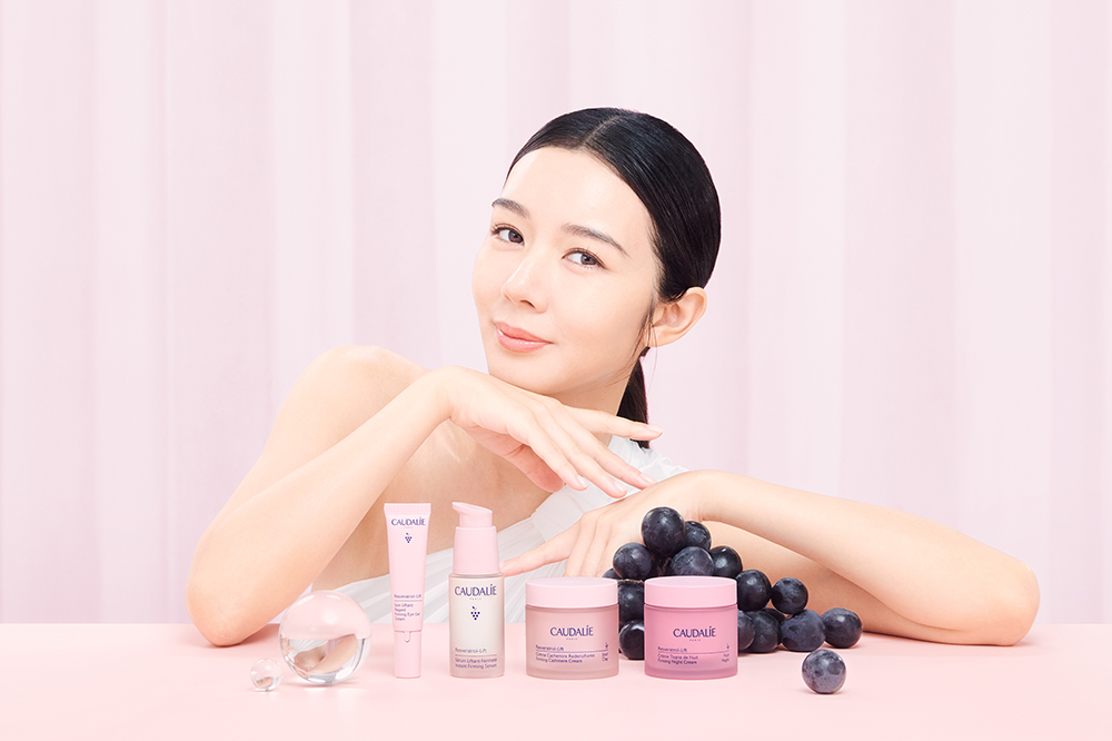 Louisa喜歡以Caudalie膠原精華配合全新膠原眼霜一同使用，全面抗衰老。