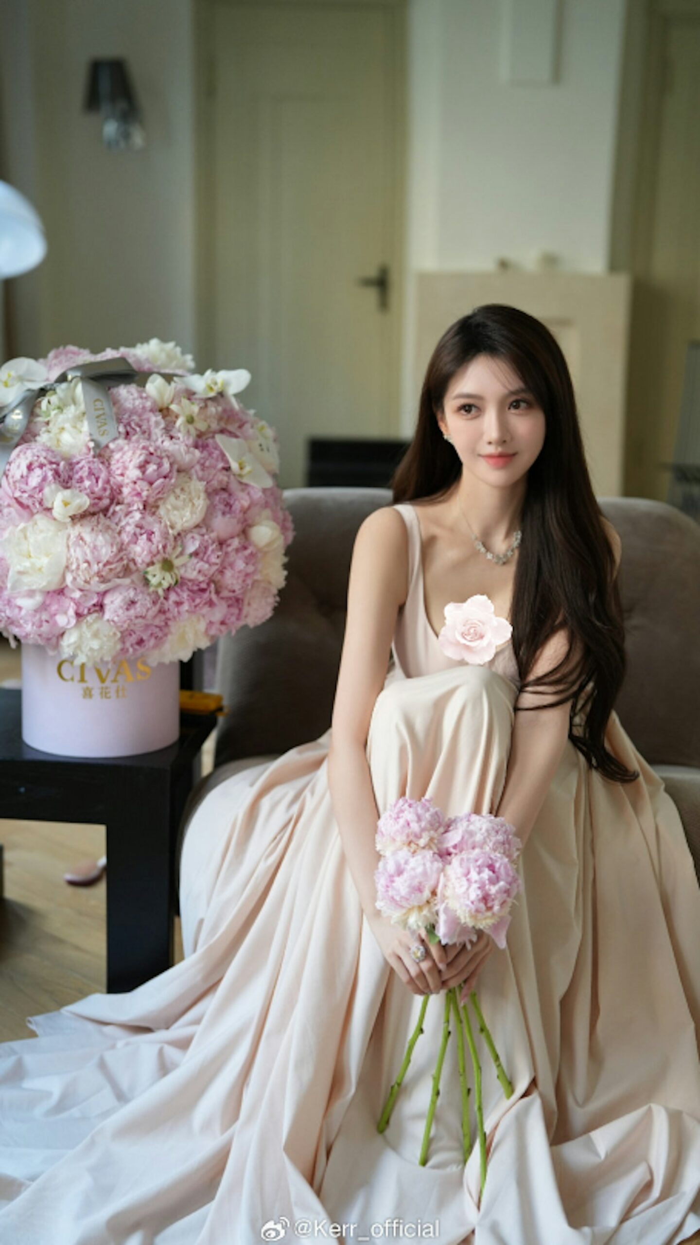 不少網民終於明白葉珂如何成功收服黃曉明。