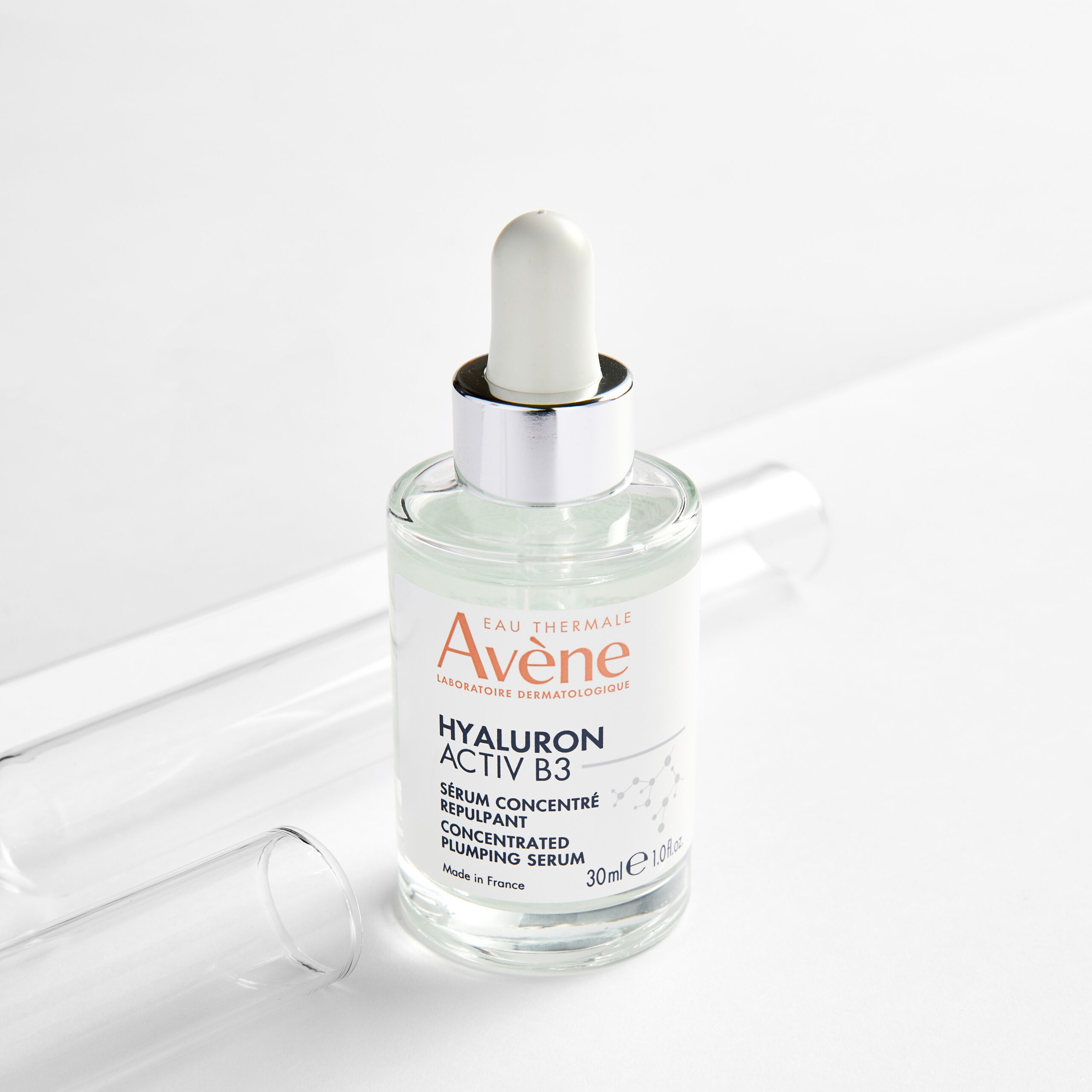 Avène細胞激活緊緻精華針對引致衰老的根源，擊退「殭屍細胞」。